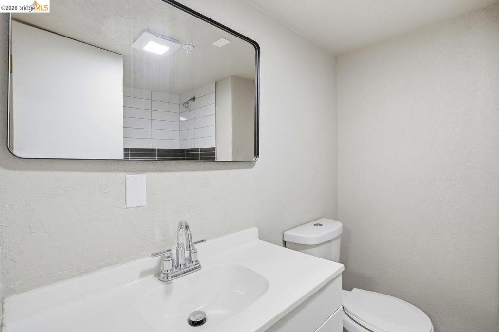 2469 Potter St Property Photo 20