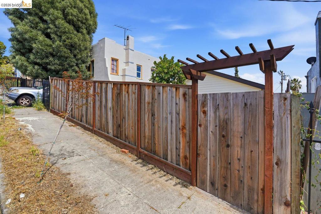 2469 Potter St Property Photo 23