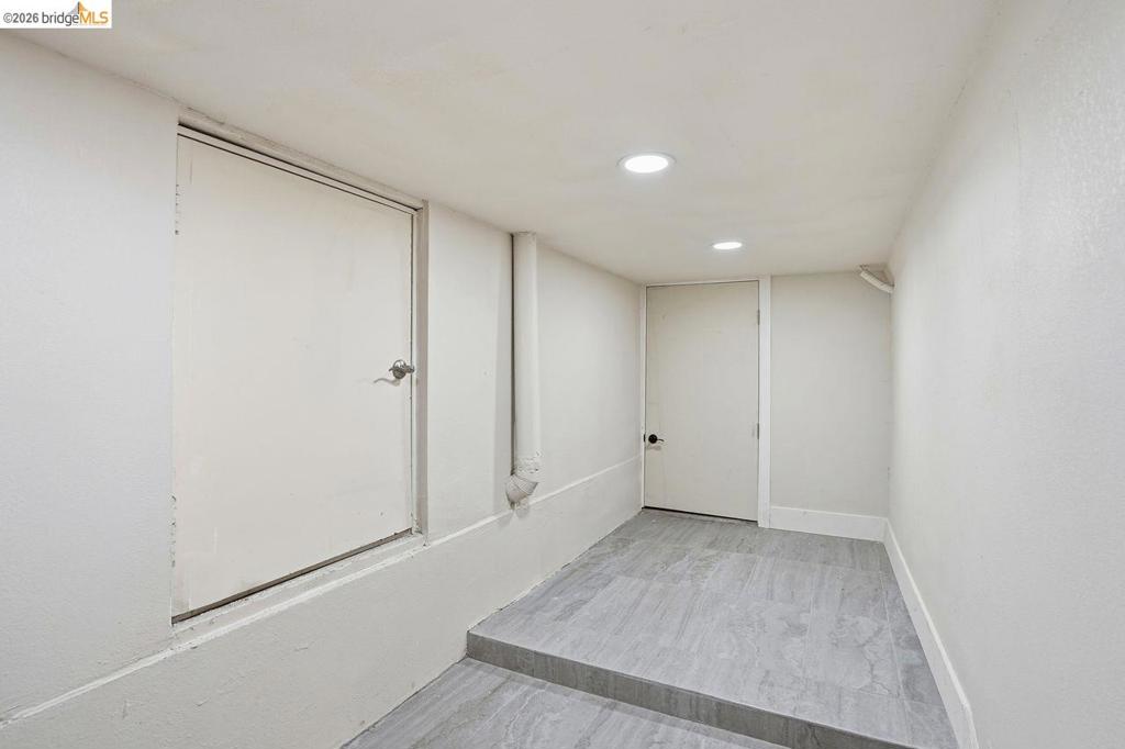 2469 Potter St Property Photo 33