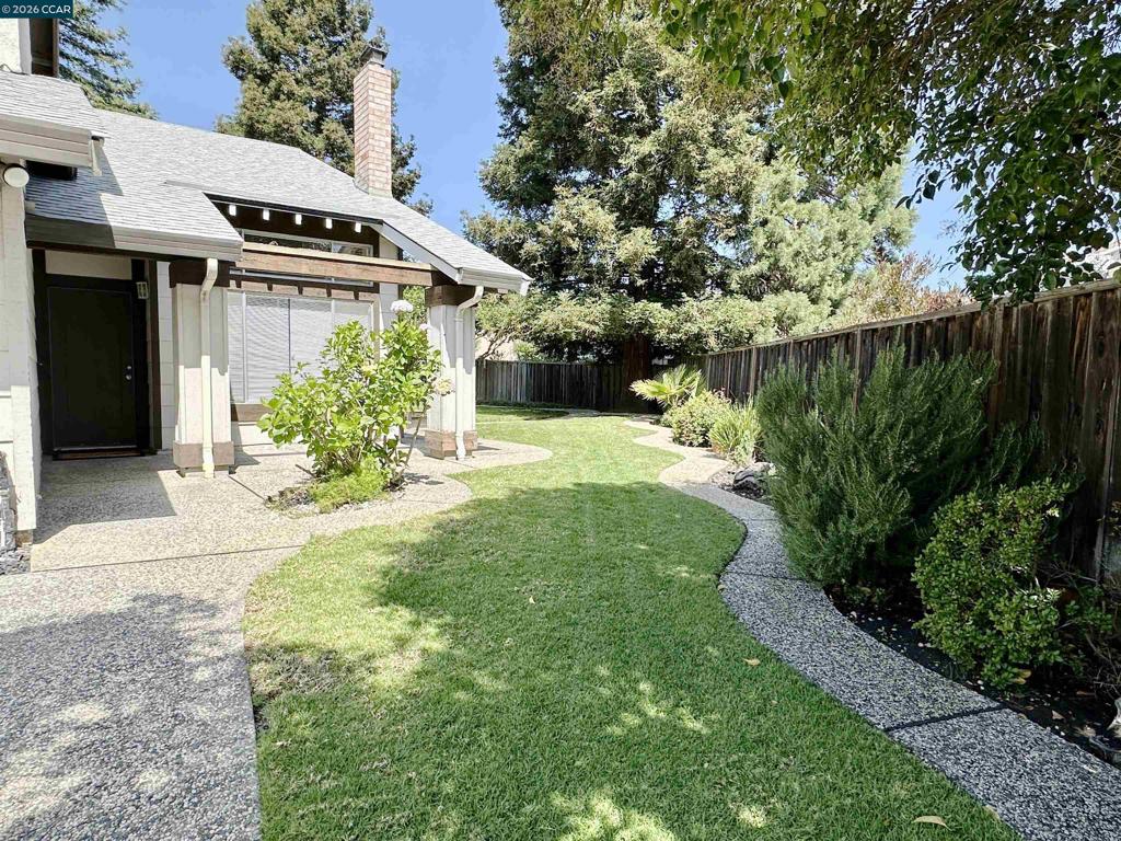 4864 Shadowfalls Dr Property Photo 3