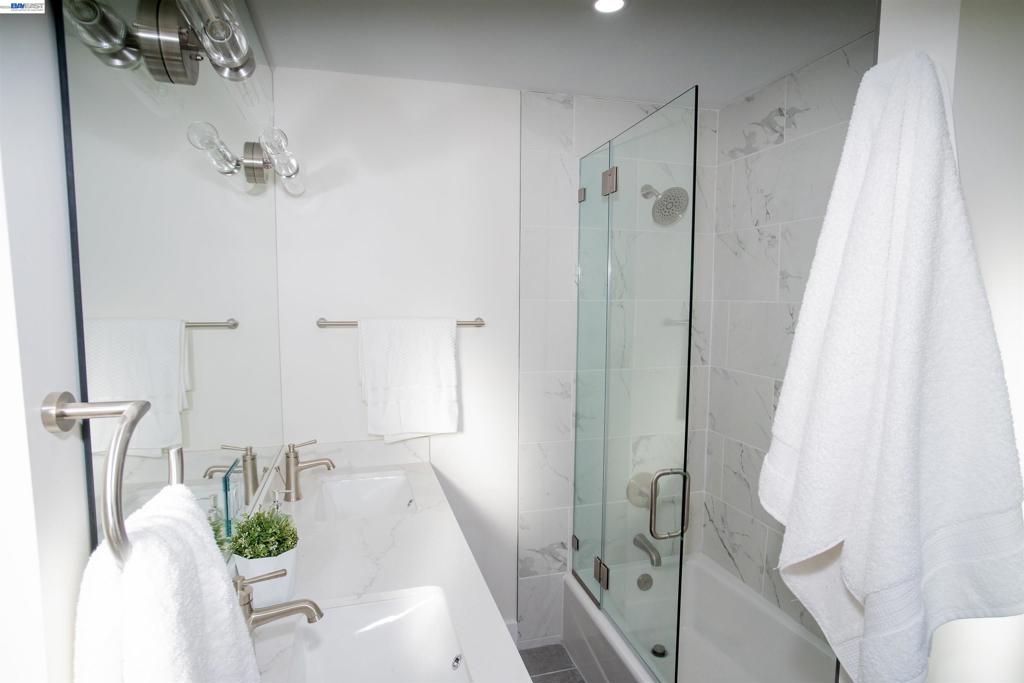 70 St James Pl Property Photo 15