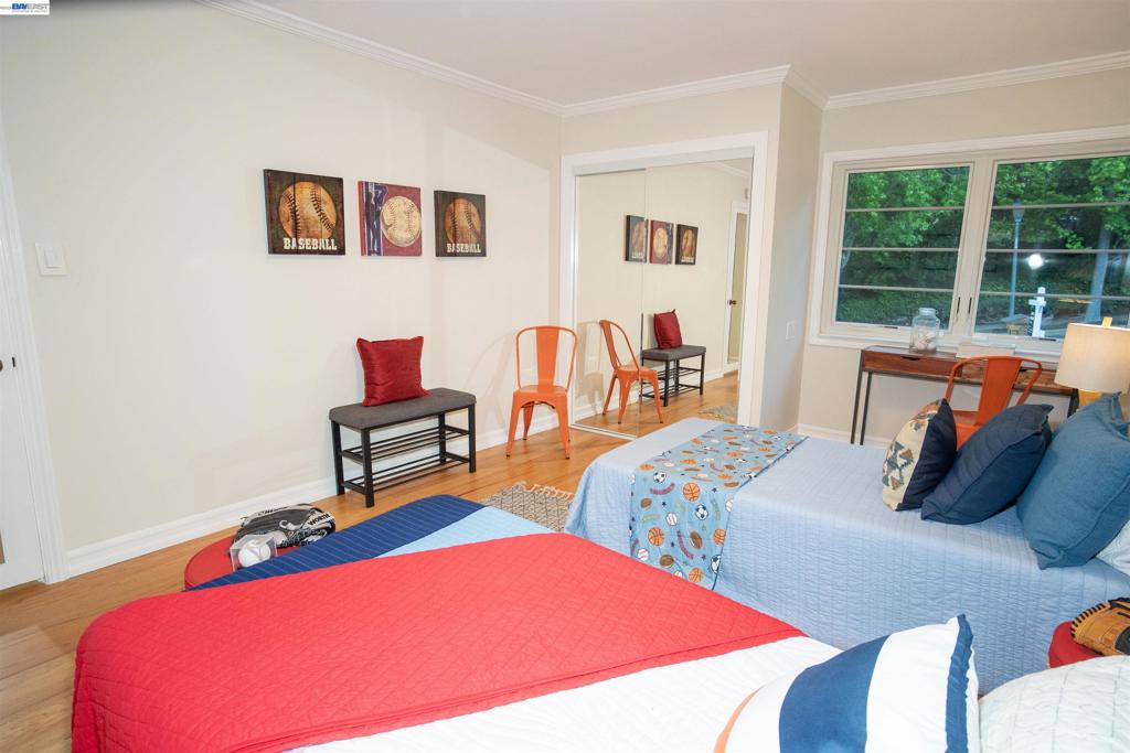 70 St James Pl Property Photo 20