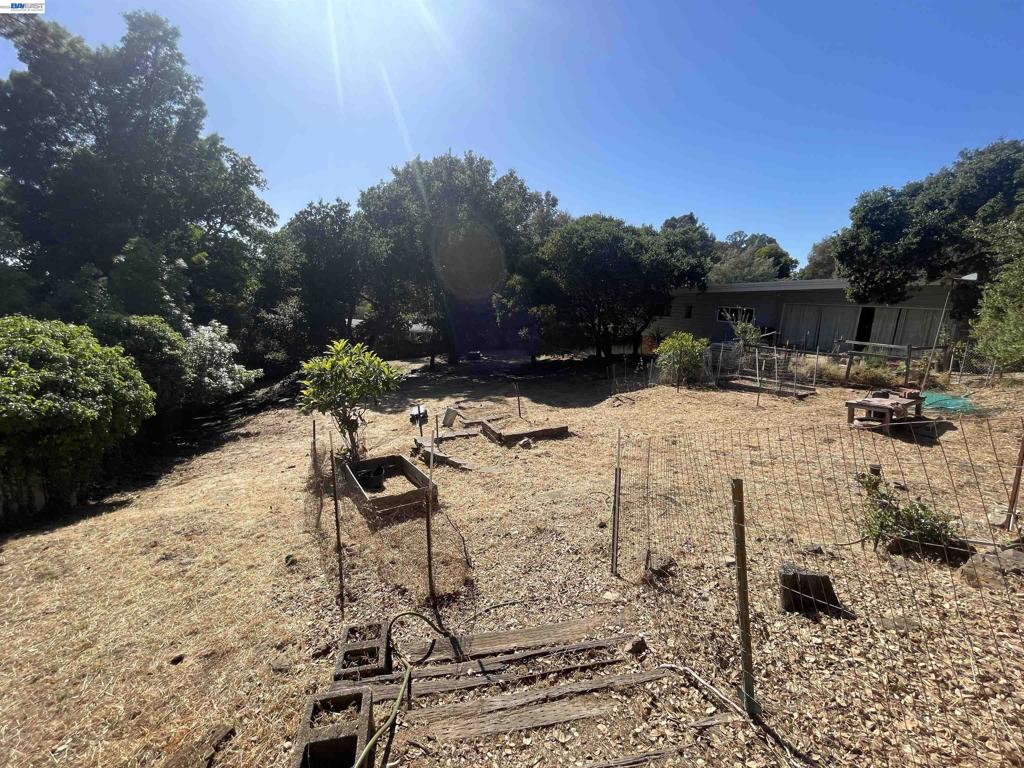 5415 Leona St Property Photo 8
