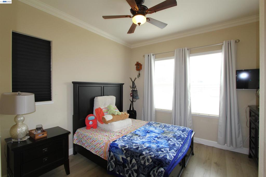 5202 Salerno Dr Property Photo 3