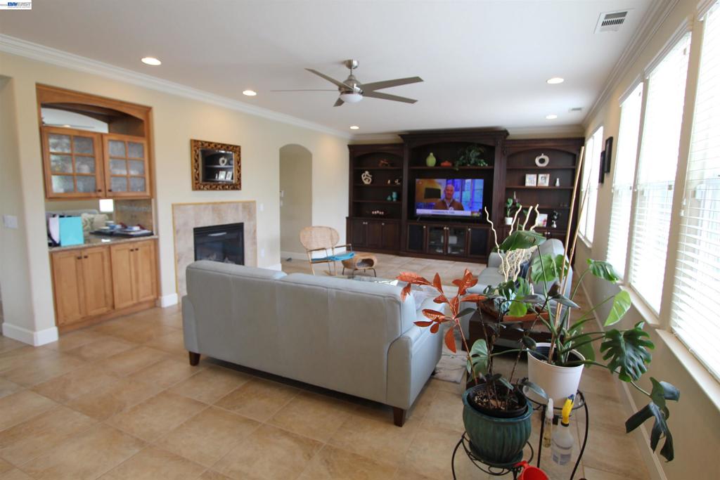 5202 Salerno Dr Property Photo 6