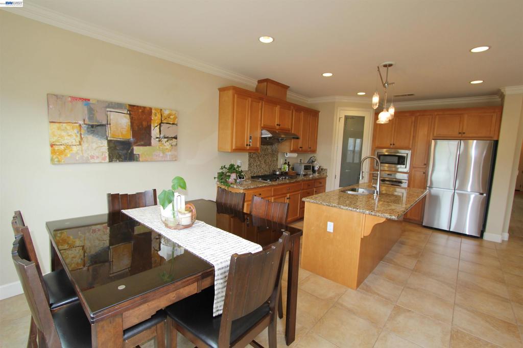 5202 Salerno Dr Property Photo 7