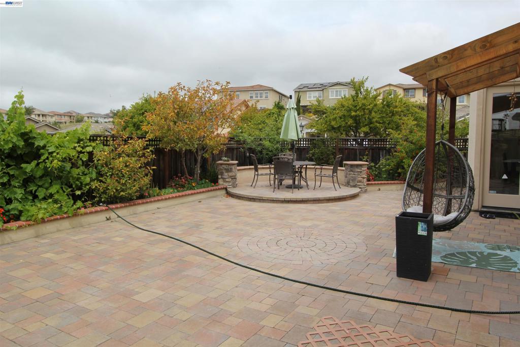 5202 Salerno Dr Property Photo 12