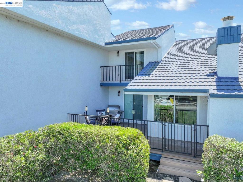 1516 Trawler St Property Photo 2