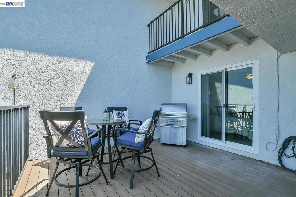 1516 Trawler St Property Photo 3