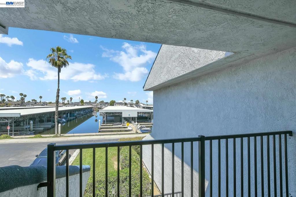 1516 Trawler St Property Photo 24