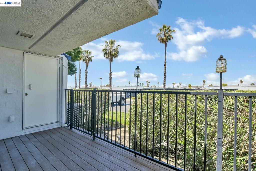 1516 Trawler St Property Photo 26