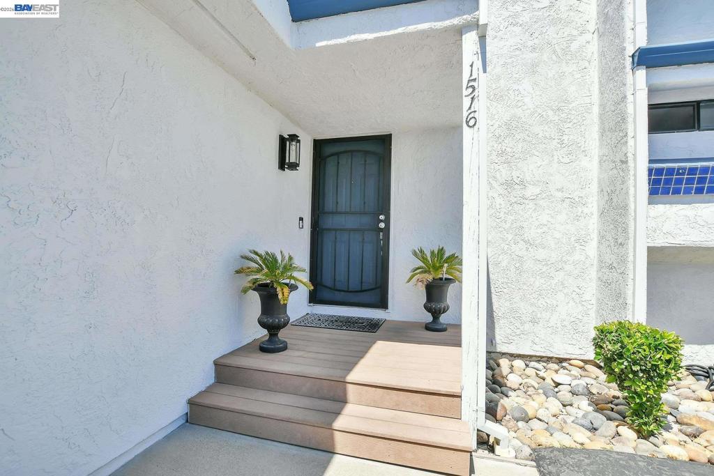 1516 Trawler St Property Photo 30
