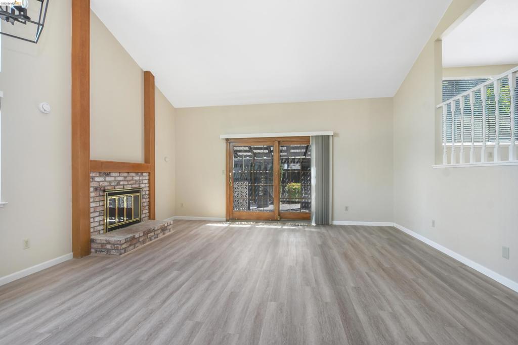 2411 Los Prados Way Property Photo 10