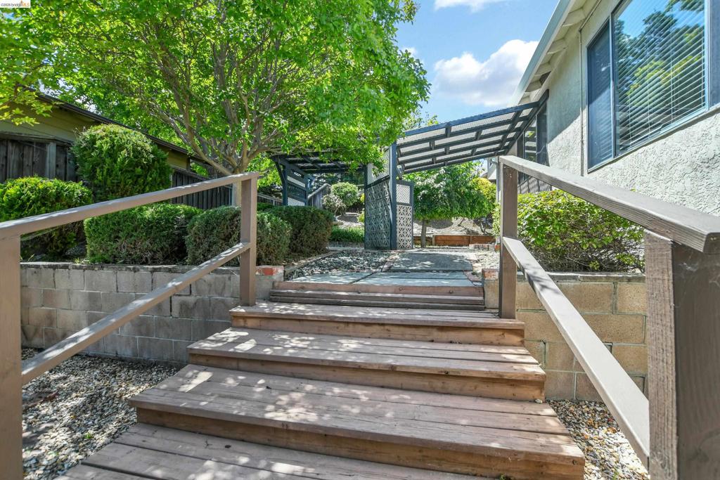 2411 Los Prados Way Property Photo 26