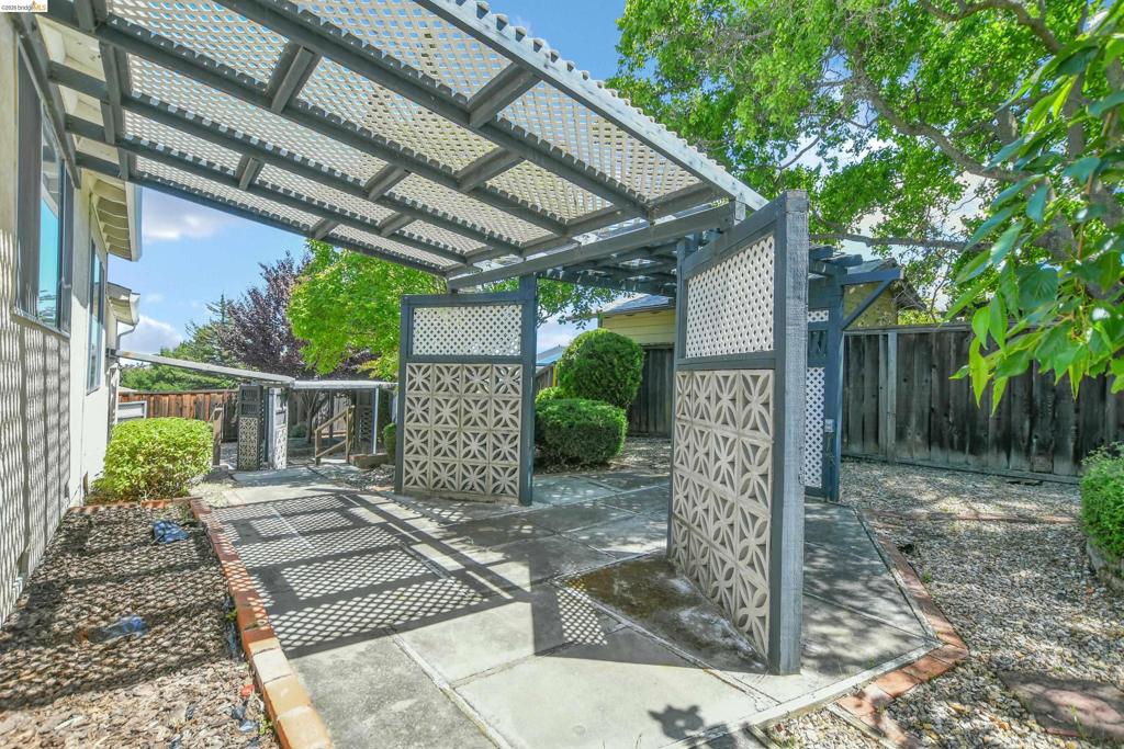 2411 Los Prados Way Property Photo 29