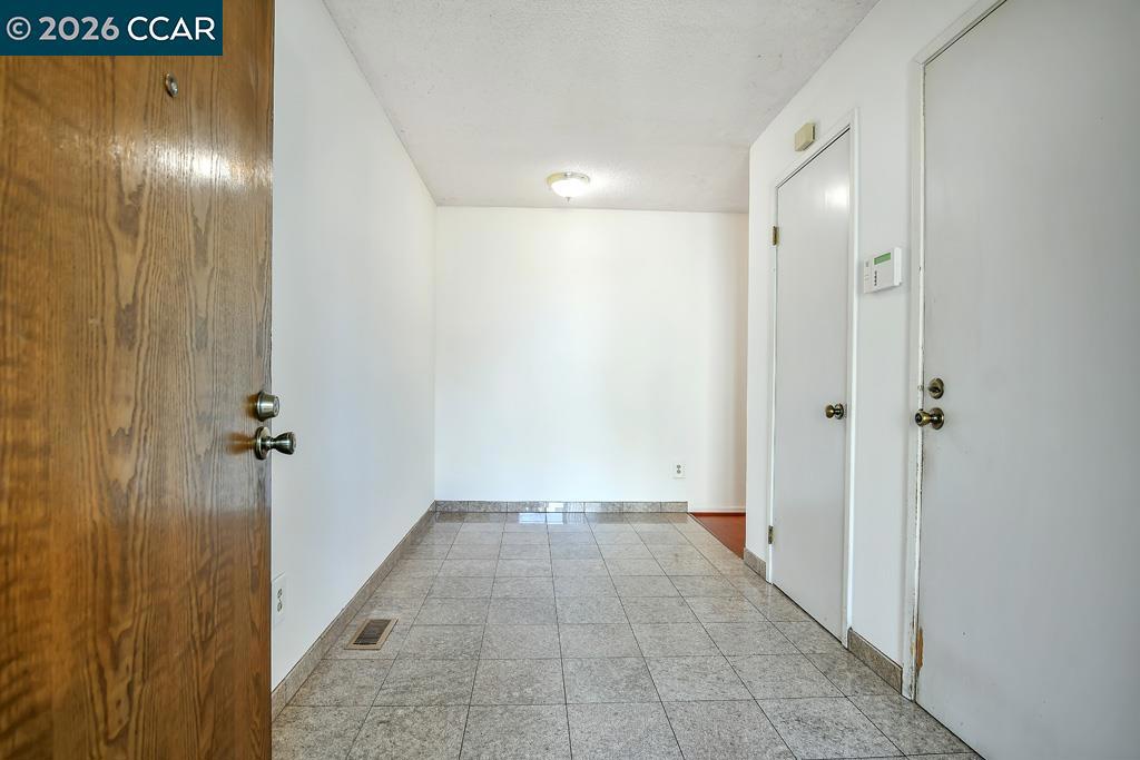 65 Edgewater Pl Property Photo 6