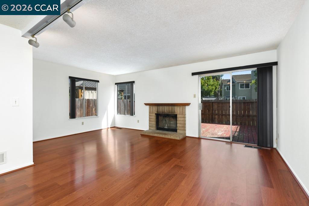65 Edgewater Pl Property Photo 9