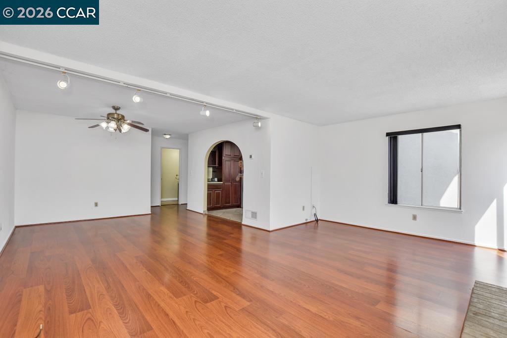 65 Edgewater Pl Property Photo 11