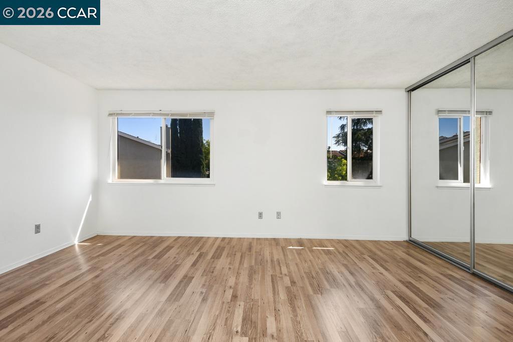 65 Edgewater Pl Property Photo 24