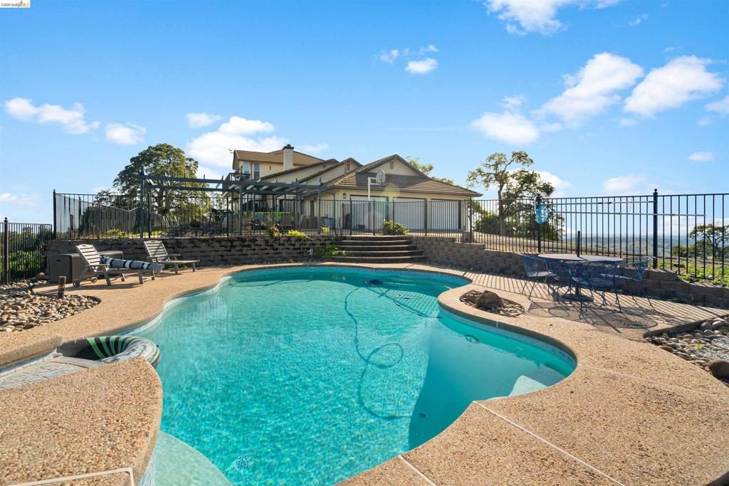 3589 Pardee Property Photo 3