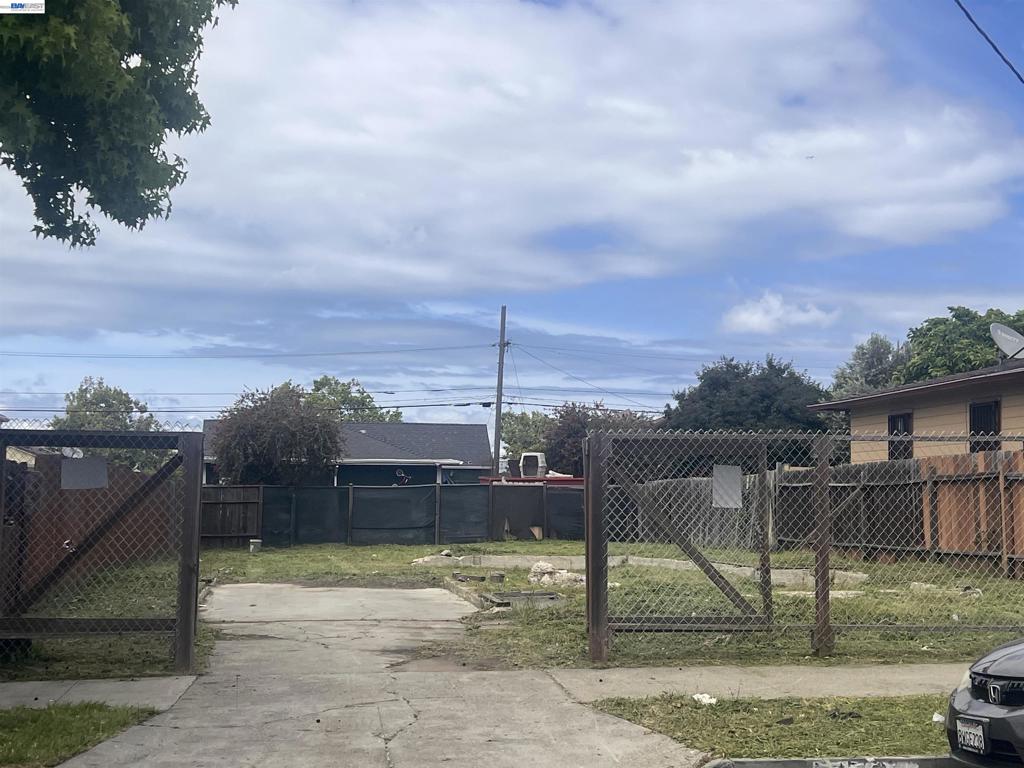 1737 Esmond Ave Property Photo 1