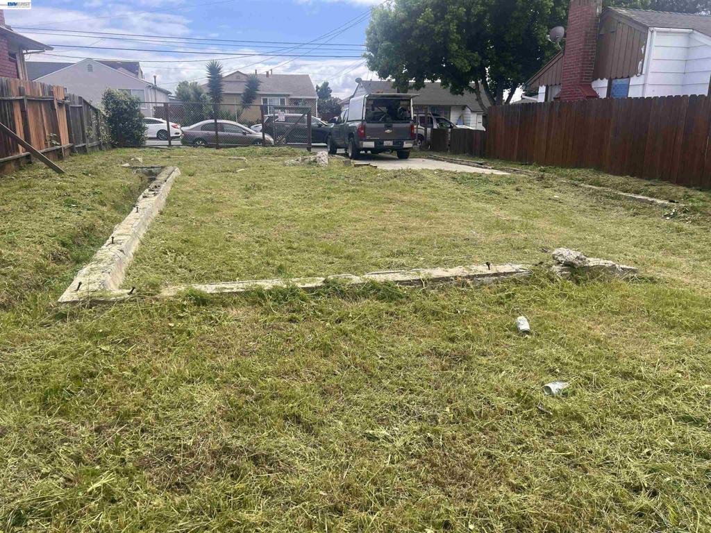 1737 Esmond Ave Property Photo 7