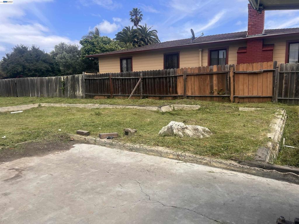 1737 Esmond Ave Property Photo 8