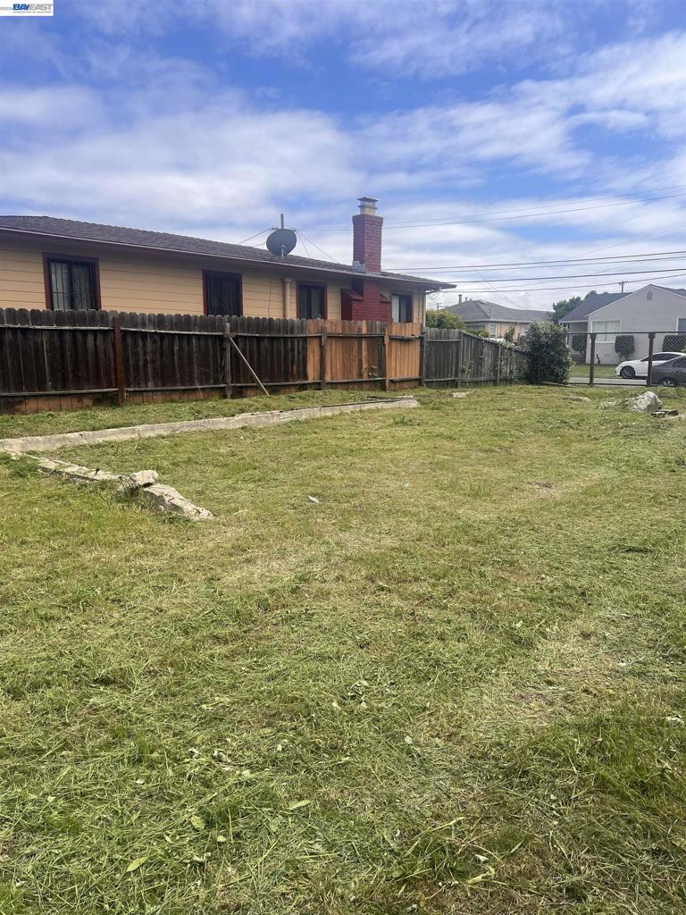 1737 Esmond Ave Property Photo 11