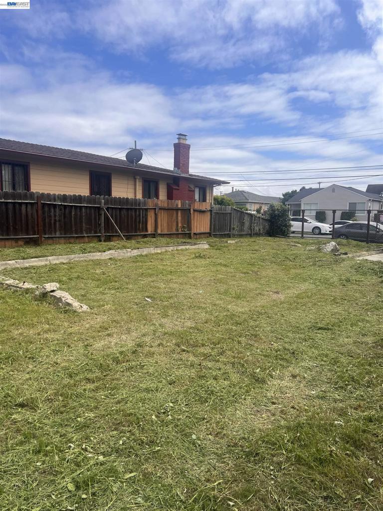 1737 Esmond Ave Property Photo 12