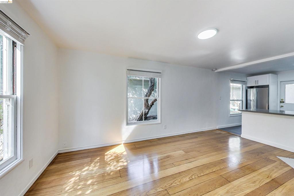 1207 University Ave Property Photo 6