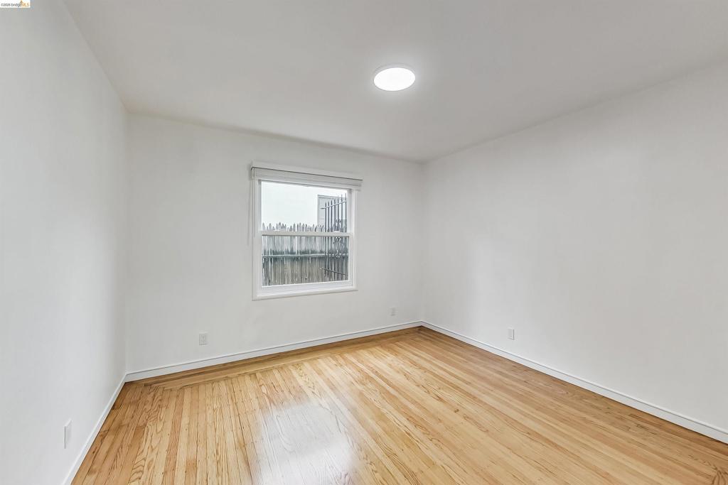 1207 University Ave Property Photo 28