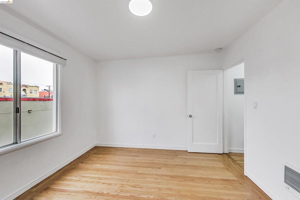 1207 University Ave Property Photo 31