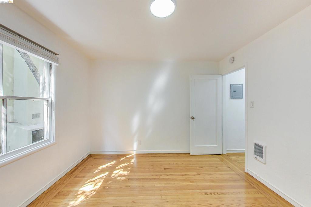 1207 University Ave Property Photo 32