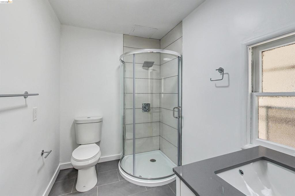 1207 University Ave Property Photo 34