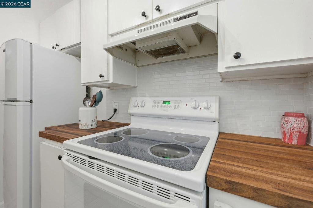 460 N Civic Dr 302 Property Photo 6