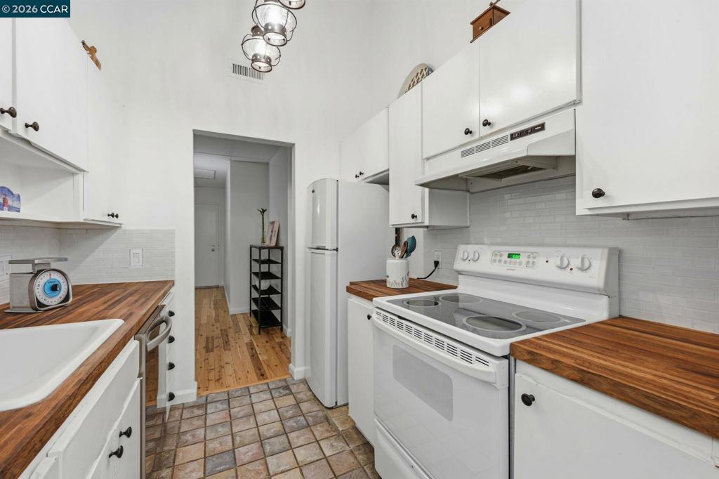460 N Civic Dr 302 Property Photo 8
