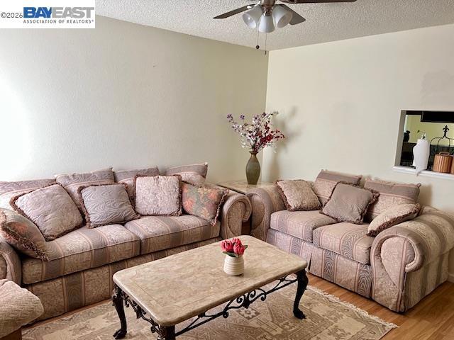 2300 Sycamore Ln 5 Property Photo 3