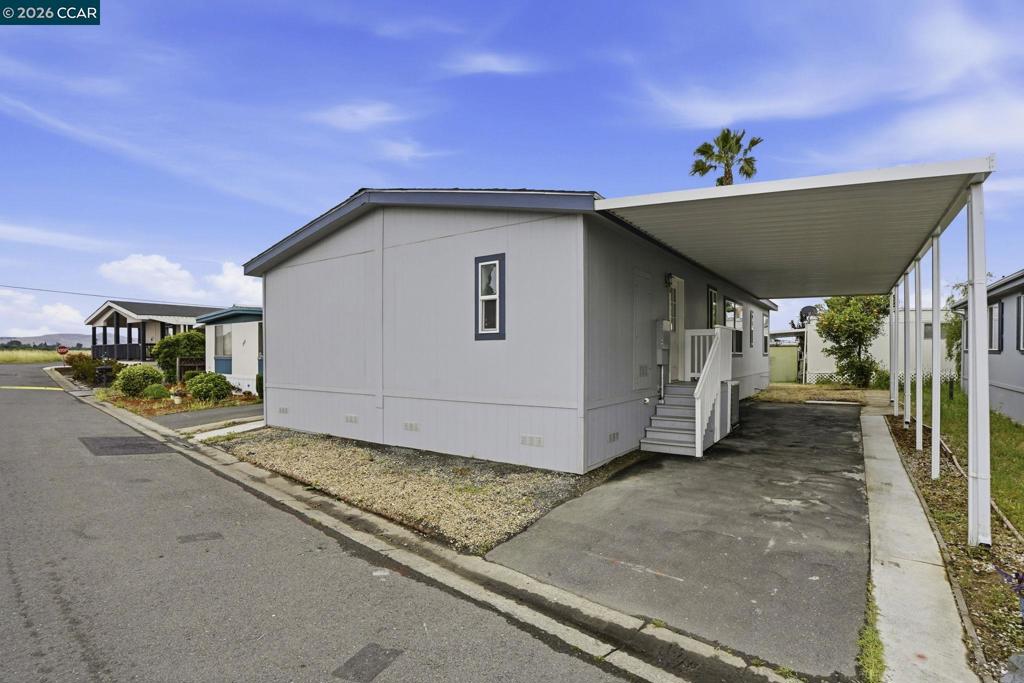 211 Aria Dr. Property Photo 3