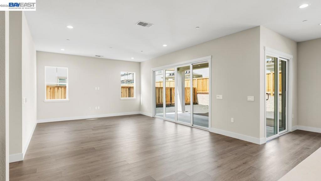 1589 Strathaven Place Property Photo 15
