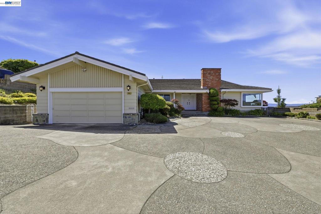 1961 Marineview Dr Property Photo 1