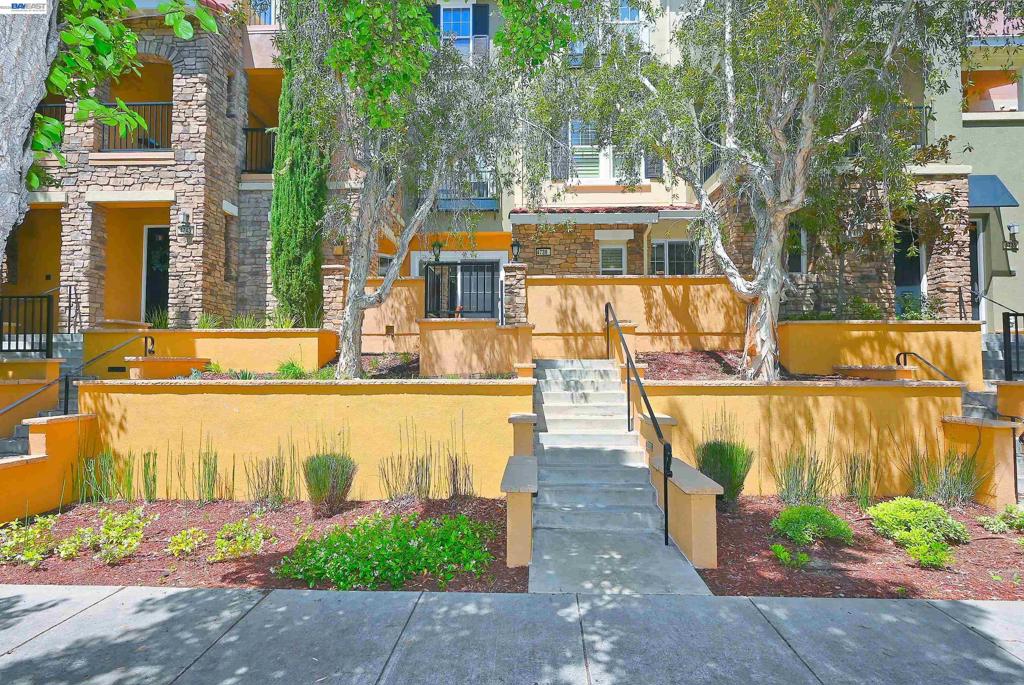 4739 Perugia St Property Photo 4