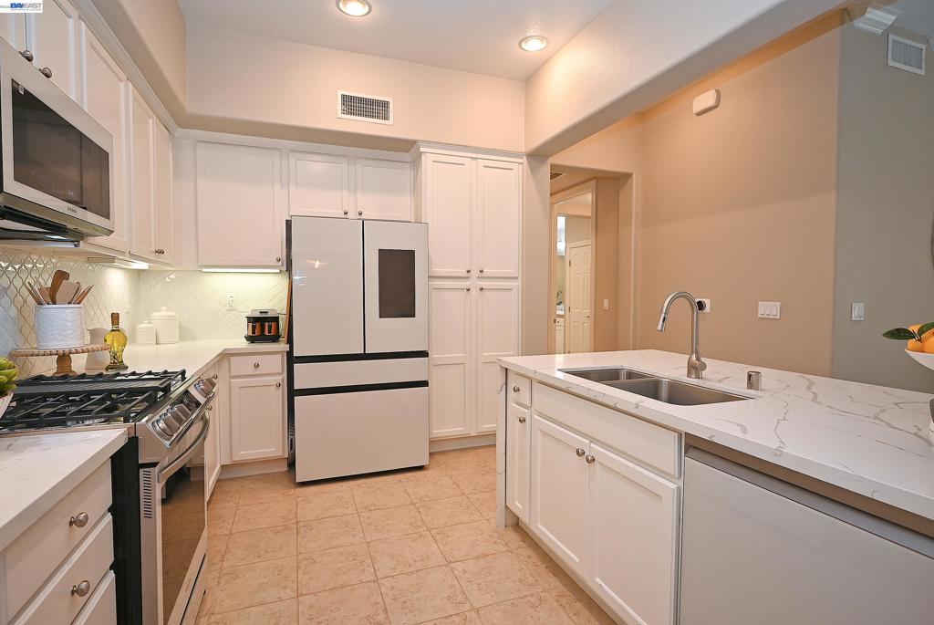 4739 Perugia St Property Photo 11