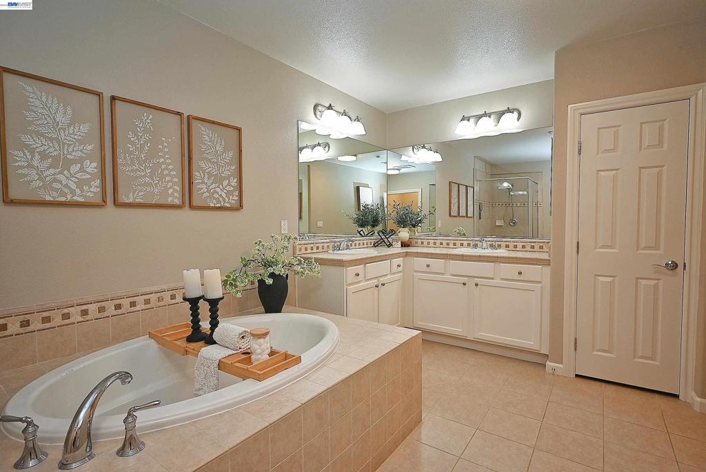 4739 Perugia St Property Photo 22