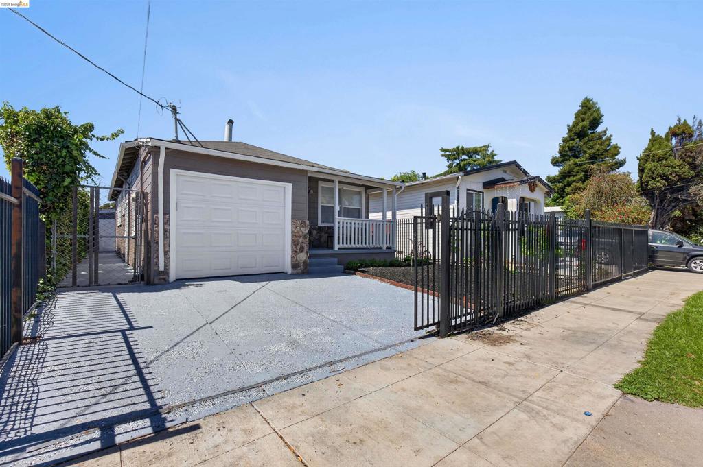 1137 Seminary Ave Property Photo 1