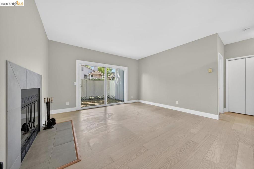 91 Schooner Ct Property Photo 4