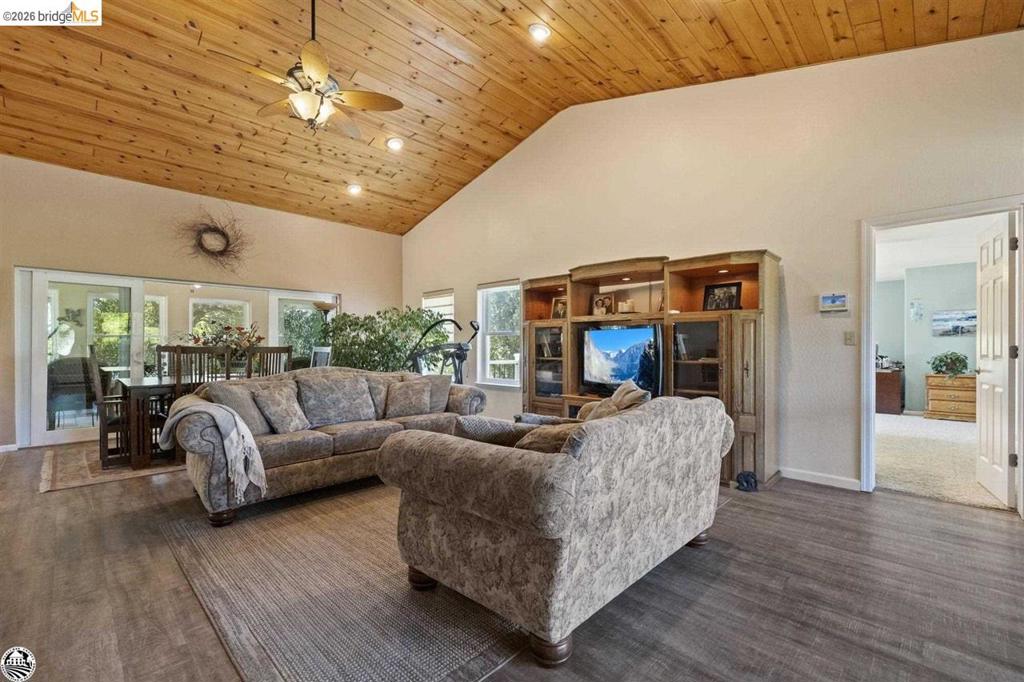 20883 Lynn Lane Property Photo 5