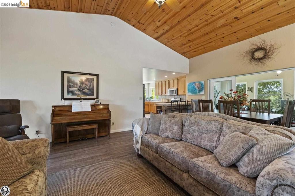 20883 Lynn Lane Property Photo 6