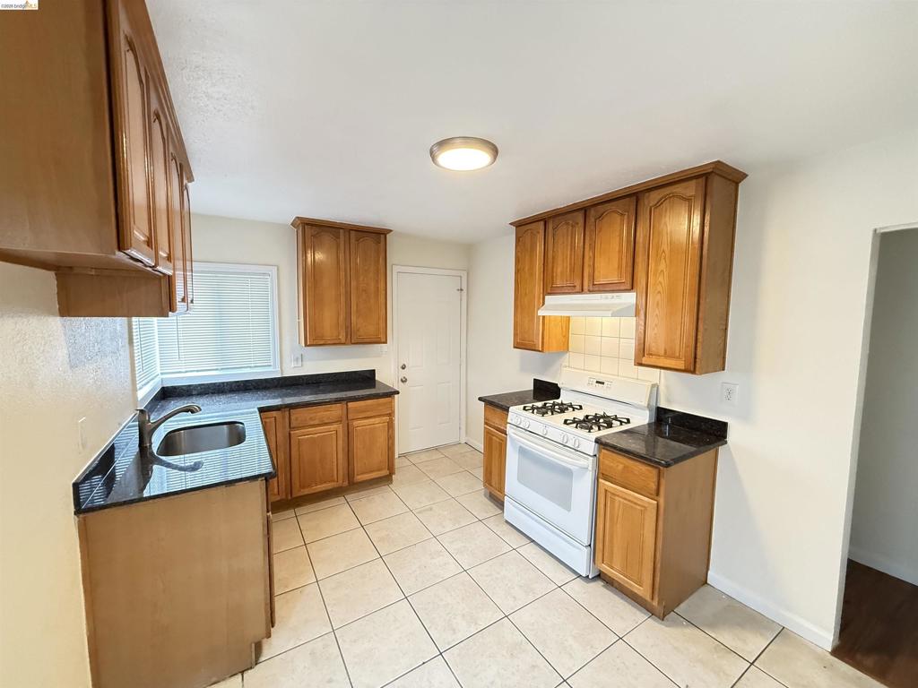 1817 73rd Ave Property Photo 5