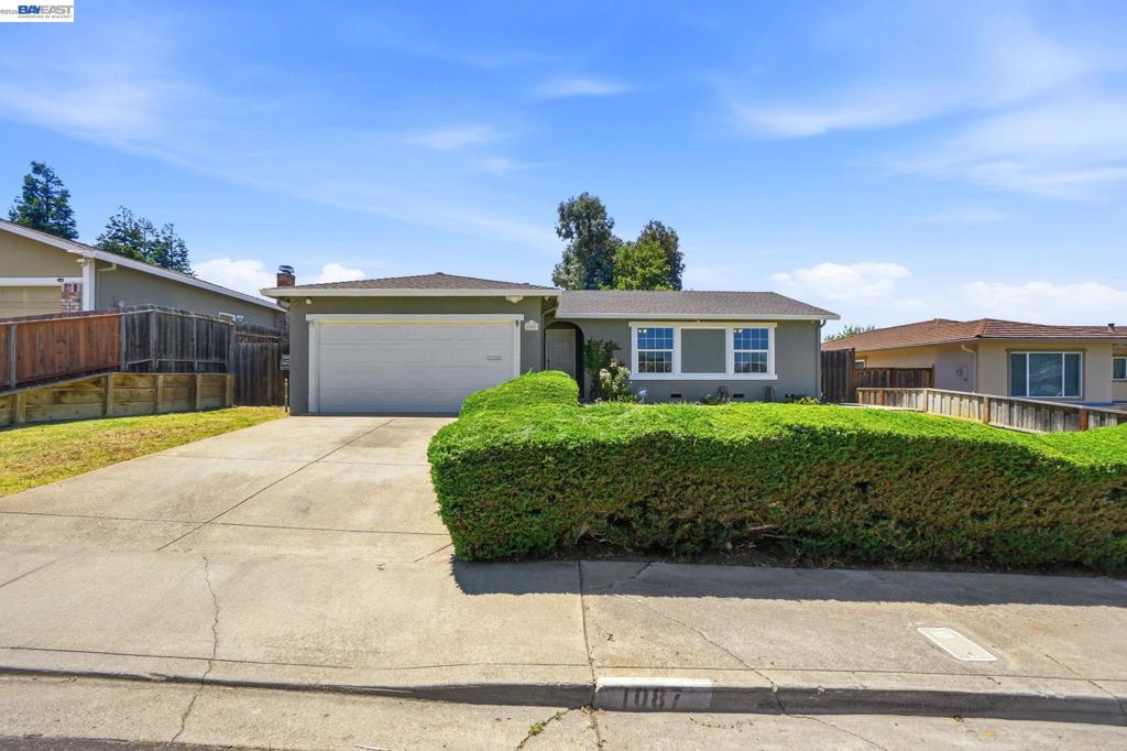 1087 Jensen Dr Property Photo 1