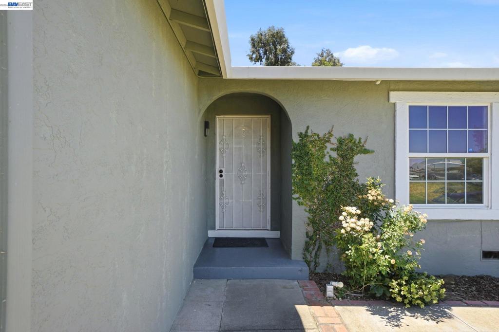1087 Jensen Dr Property Photo 4